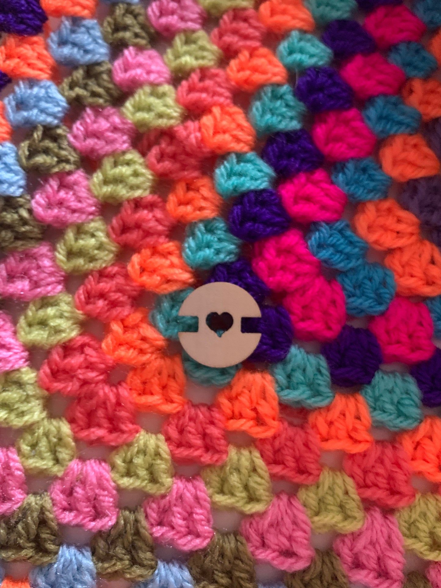 Wooden pom-pom keeper