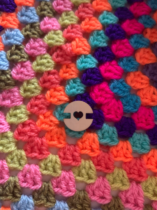 Wooden pom-pom keeper